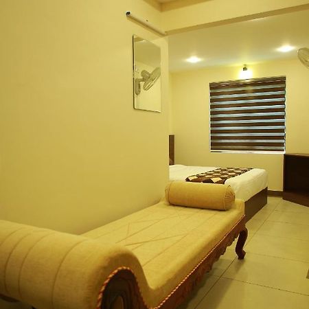 Kalathil Tourist Home Kunnamkulam エクステリア 写真