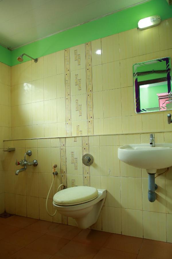 Kalathil Tourist Home Kunnamkulam エクステリア 写真