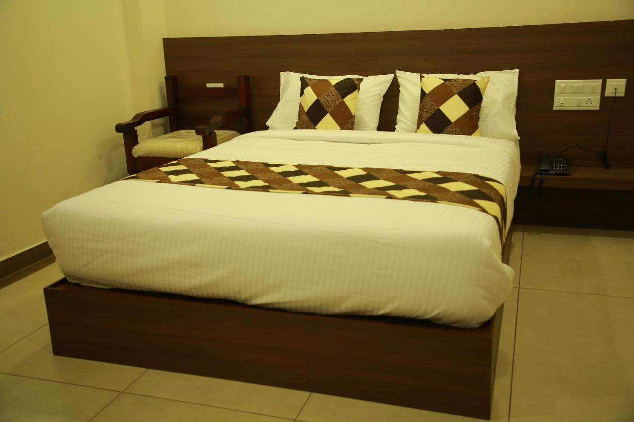 Kalathil Tourist Home Kunnamkulam エクステリア 写真